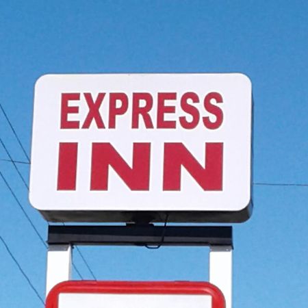 Express Inn & Suites - 5 Miles From St Petersburg Clearwater Airport Экстерьер фото