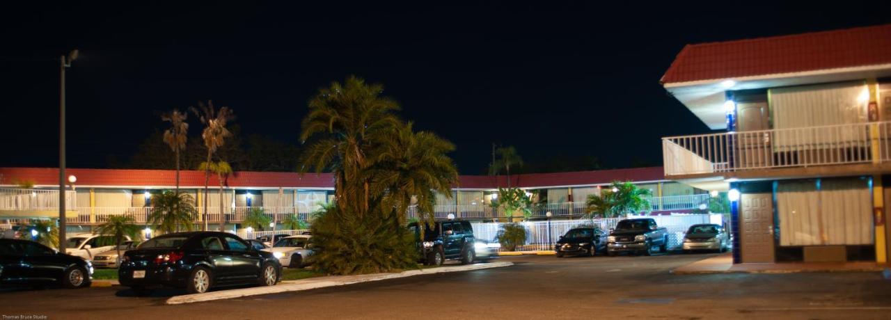 Express Inn & Suites - 5 Miles From St Petersburg Clearwater Airport Экстерьер фото