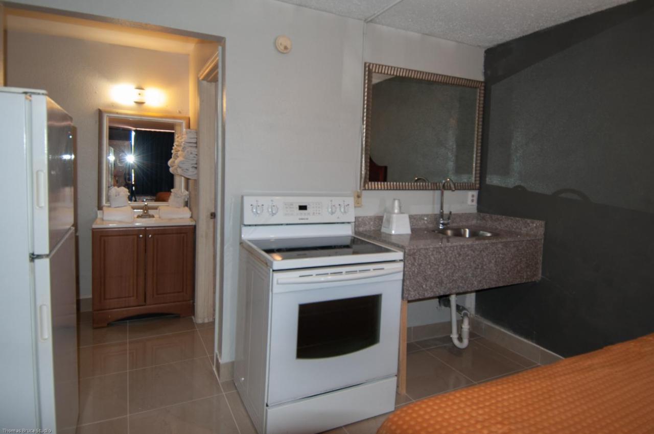 Express Inn & Suites - 5 Miles From St Petersburg Clearwater Airport Экстерьер фото