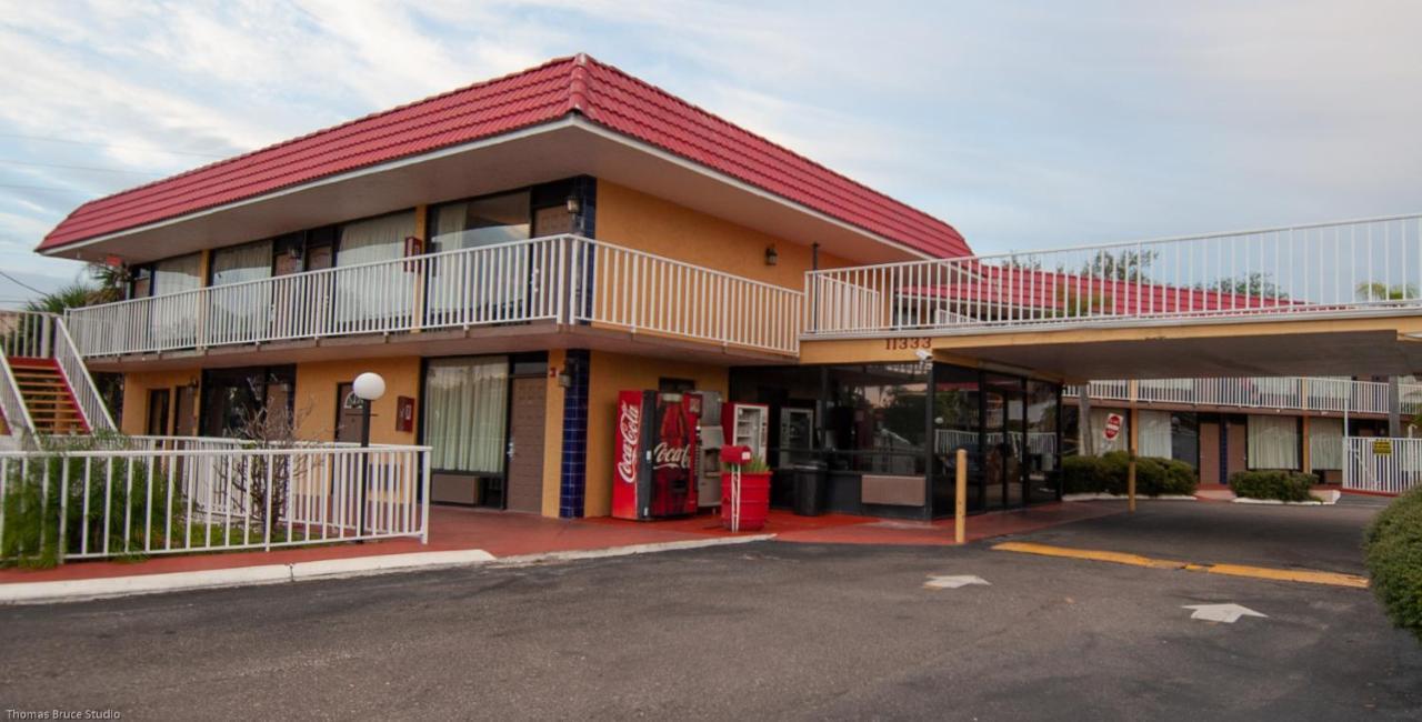 Express Inn & Suites - 5 Miles From St Petersburg Clearwater Airport Экстерьер фото